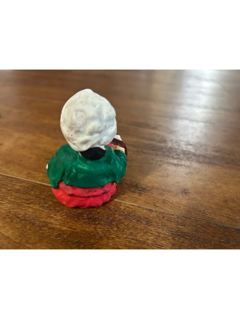 YI ART Korean resin figurine of Woman with Spinning Wheel
